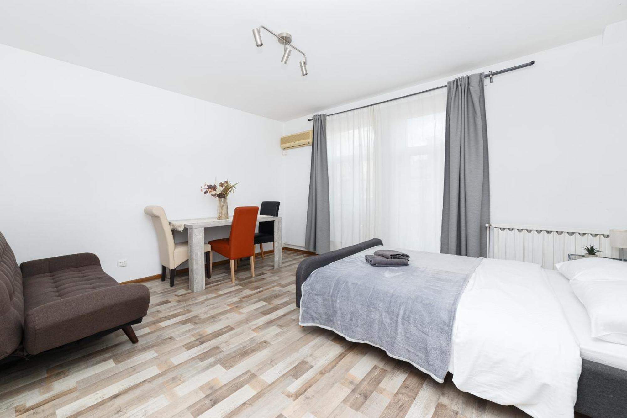 Color Apartments Street Blanari 12 Bukarest Eksteriør billede
